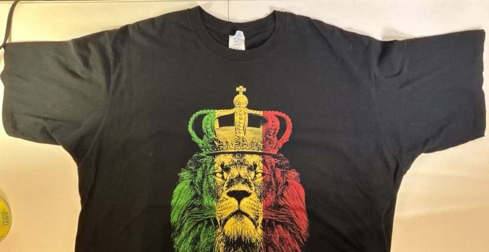 Graphic Tee Black Rasta Lion King Crown